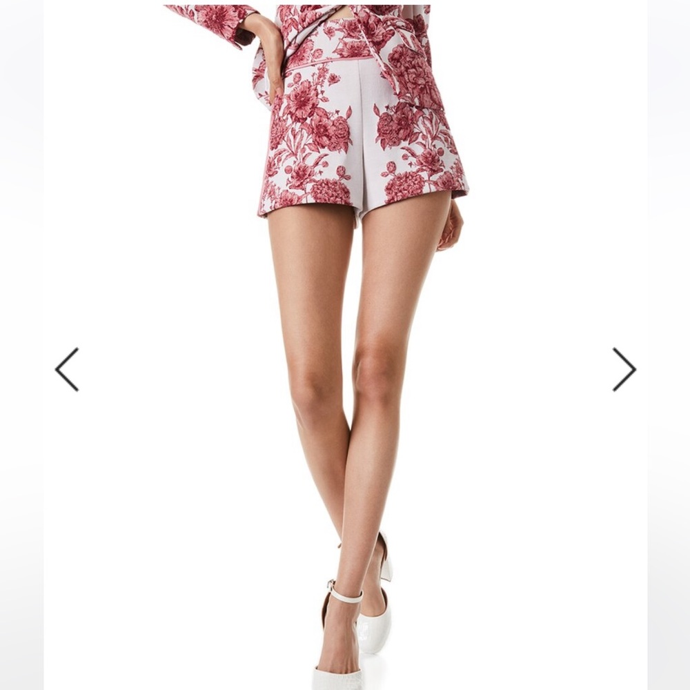 ALICE + OLIVIA
Donald floral-jacquard shorts